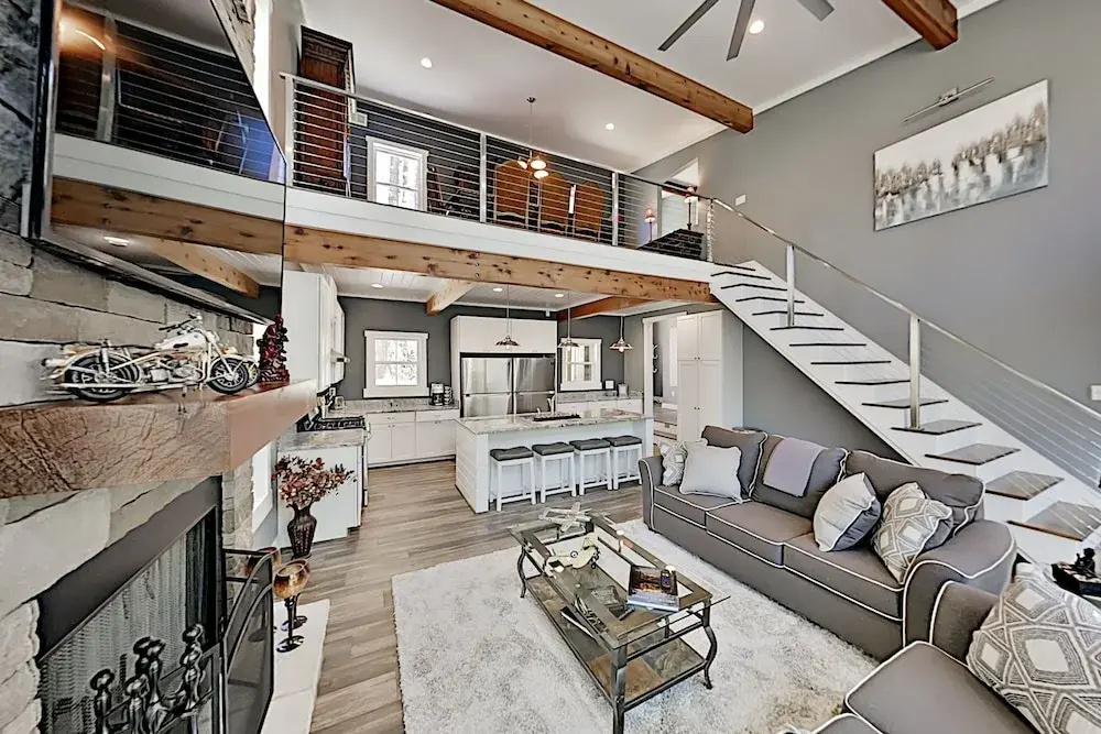 Lavish W/ Hot Tub - Near Asheville, Skiing 3 Bedroom Home
