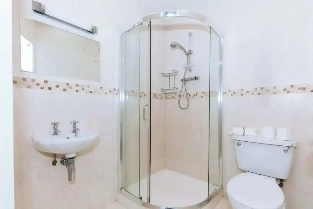 Chic & Characteristic 2BD House - Irishtown