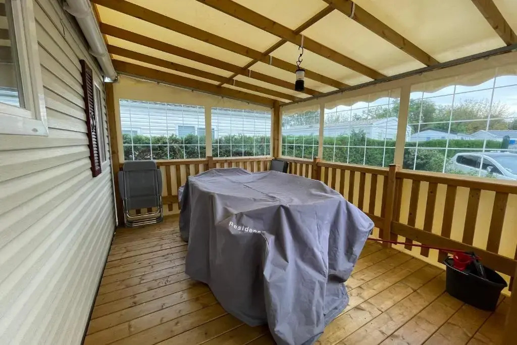 Mobile home in a campsite with swimming pool in Marennes plage