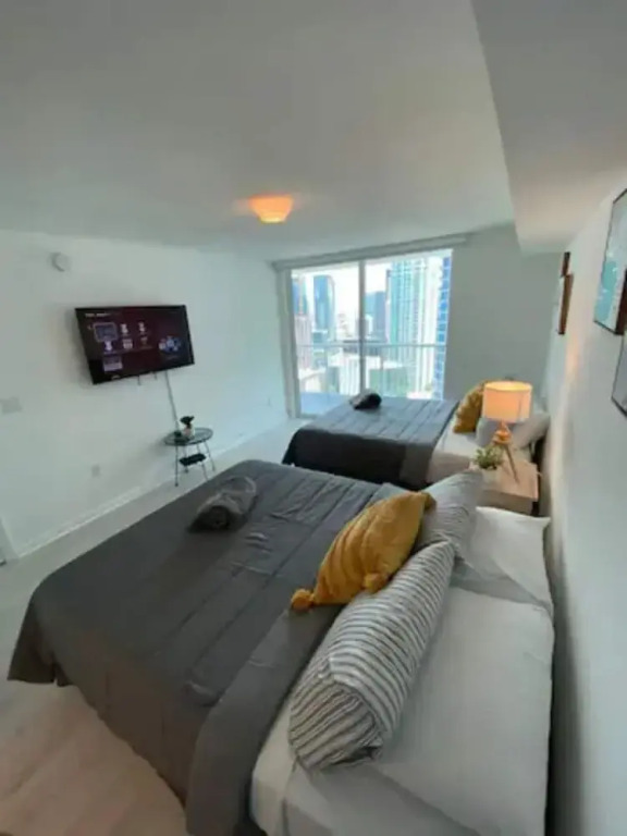 39th Floor Condo 1 1 W Pool Gym -free Parking