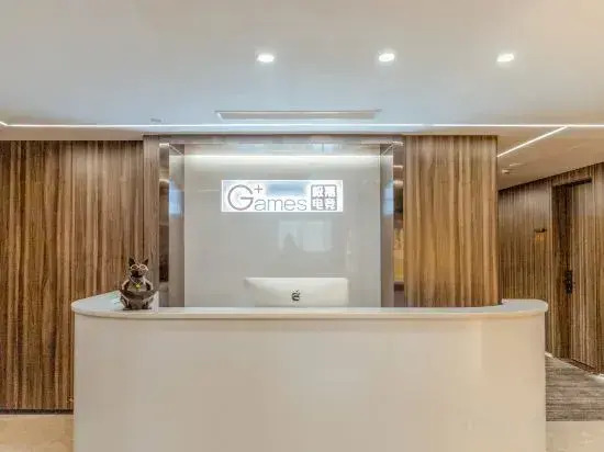 Platinum Palace  ·  Summit  Hotel