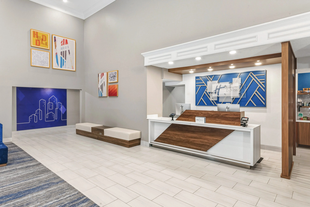 Holiday Inn Express Hotel & Suites Bloomington-Normal University Area by IHG