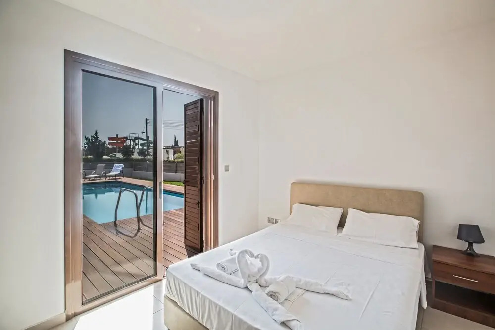 Celebrity Villa Scotty T I3