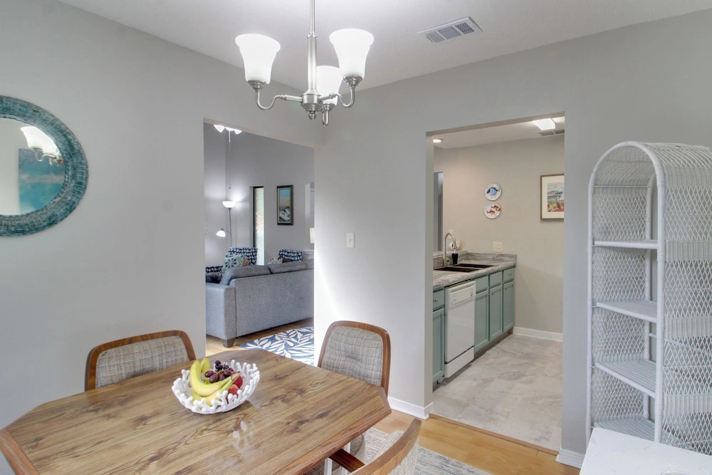 Sun, Surf & Sand in Fort Walton Beach! Cozy Condo