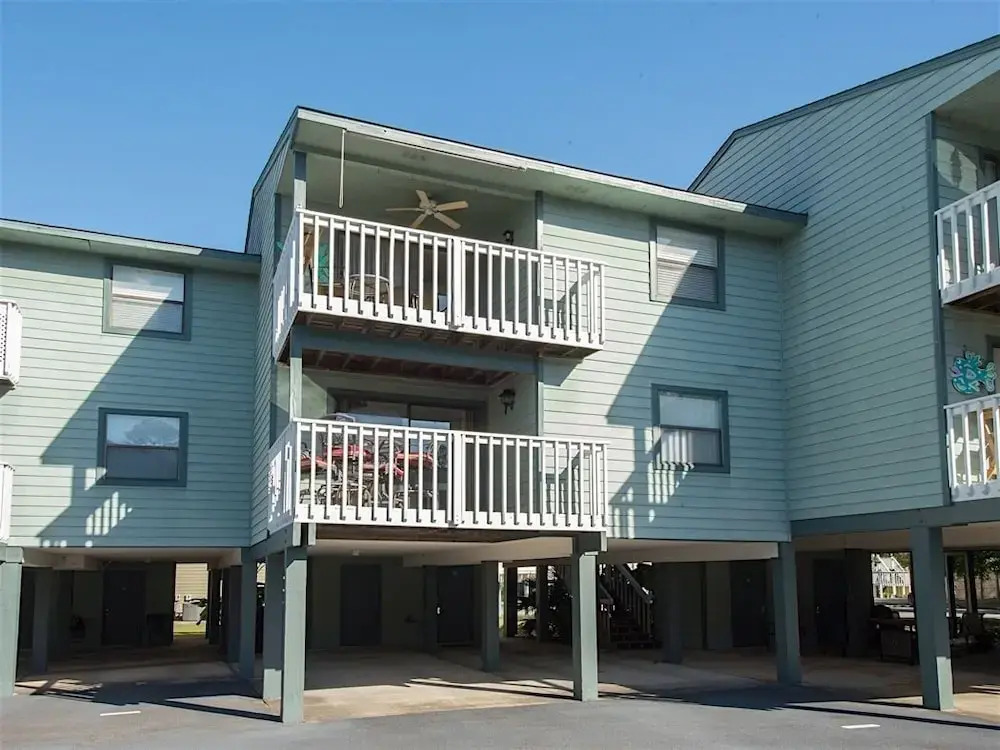 25861 Canal Rd Condo Unit 16 by RedAwning