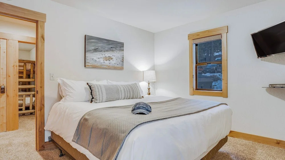 Arroyo by Avantstay Peaceful Mountain Townhouse w/ Large Private Balcony