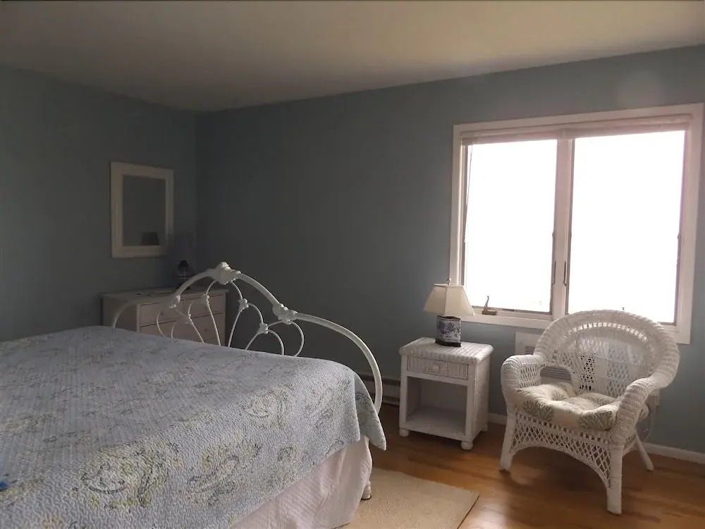 Dering Harbor Inn