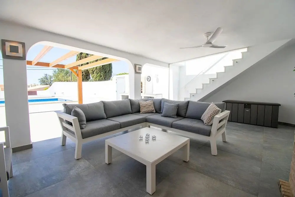 Lavanda Magnificent Five Bedroom Villa in Carvoe