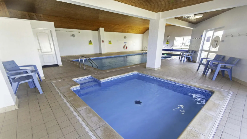 Clifton Court Apt 23 With Seaviews Heated Pool