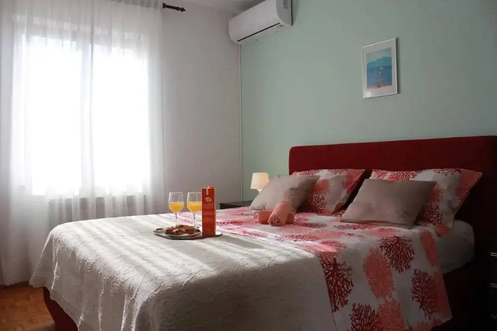 Anita - One Bedroom