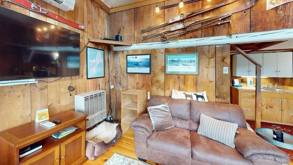 Pond View Cabin