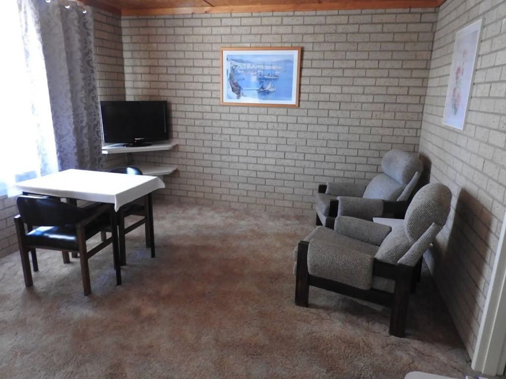 Lone Pine Motel
