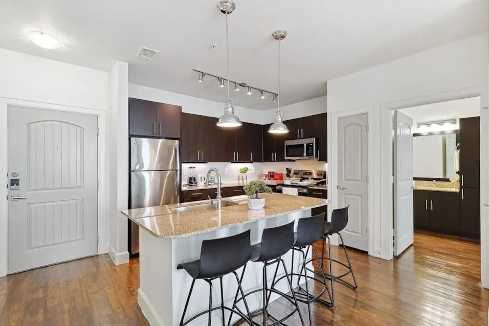 Elegant 2B Near Legacy West Wi-fi, Fitness, Pool