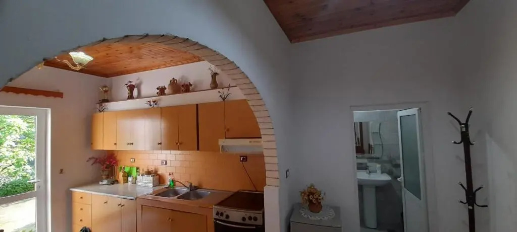 Honey-House Kastrioti Adventures