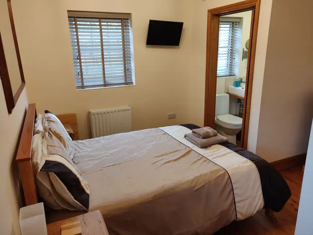 3 BR Ensuite Cottage Private Garden Parking Near St Neots