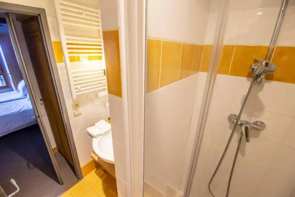 LE CRYTAL 1950 - ARC 1950 Luxury Renovated Premium Apartment - 2 Bedrooms