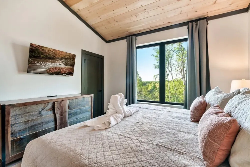 Halle Beary by Avantstay Indoor Pool + Hot Tub Sunset Views