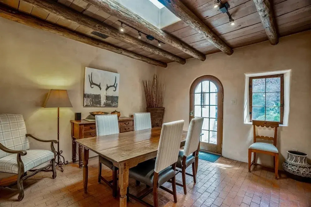 Garcia St. Adobe - Historic District, Close to Canyon Road, Three Master Bedrooms, Great Outdoor Space