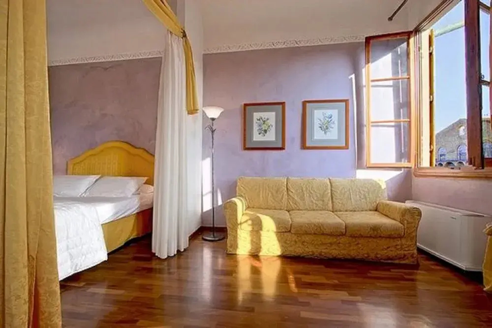 Salterelli Apartments by Mamo Florence