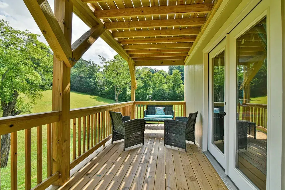 Aiken Rd - 6 BR - hot tub and game room