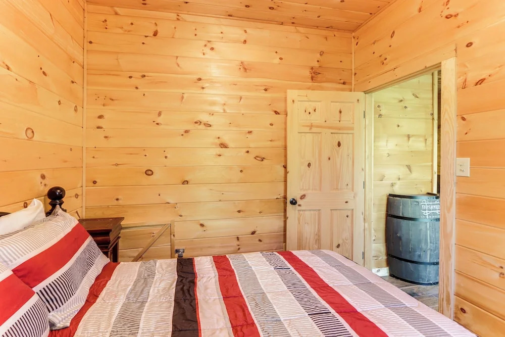 Pet-friendly Ellijay Vacation Rental w/ Hot Tub!