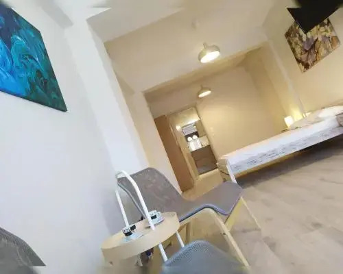Elias Apartments