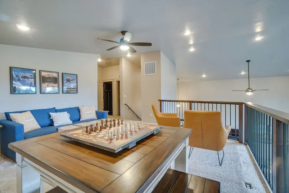 Family-friendly Cabin: Pool Access, Bikes & Games