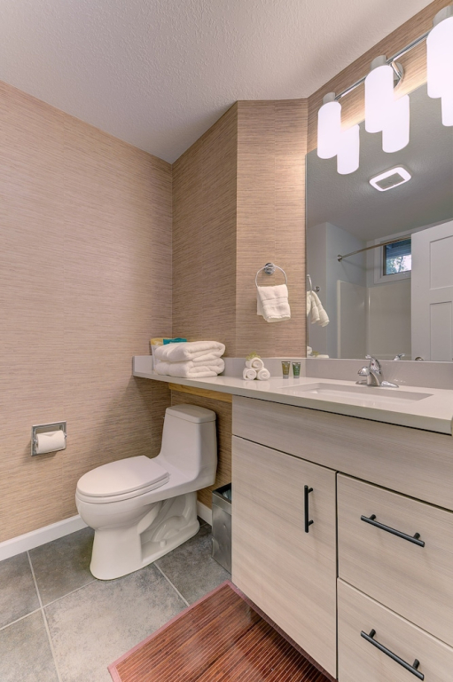 Cozy Aviation Style Lake View Condo at The Shores 5658