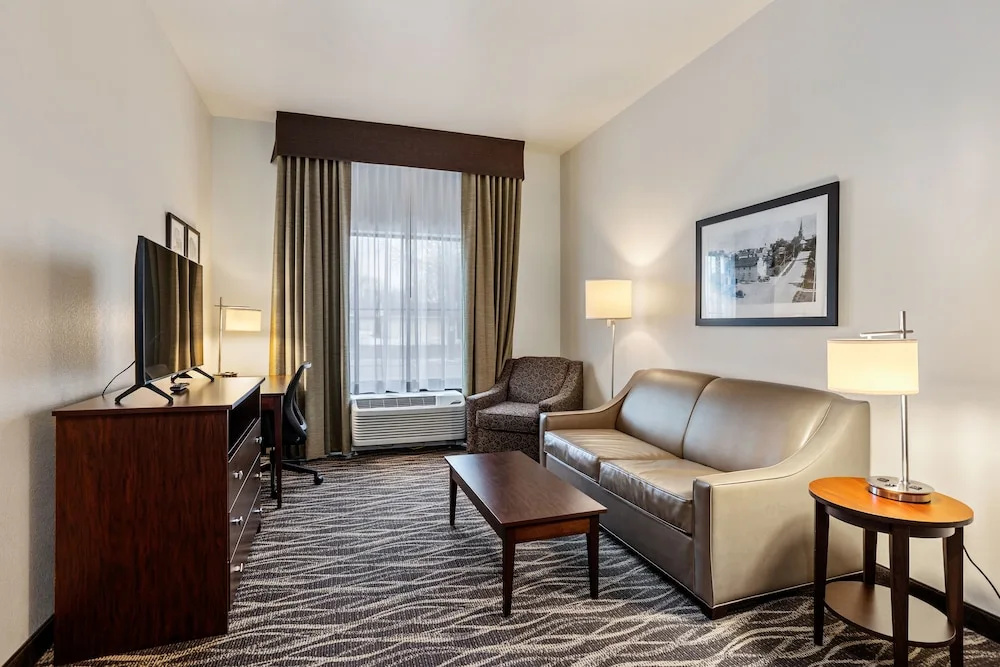 Cobblestone Hotel & Suites - Mosinee