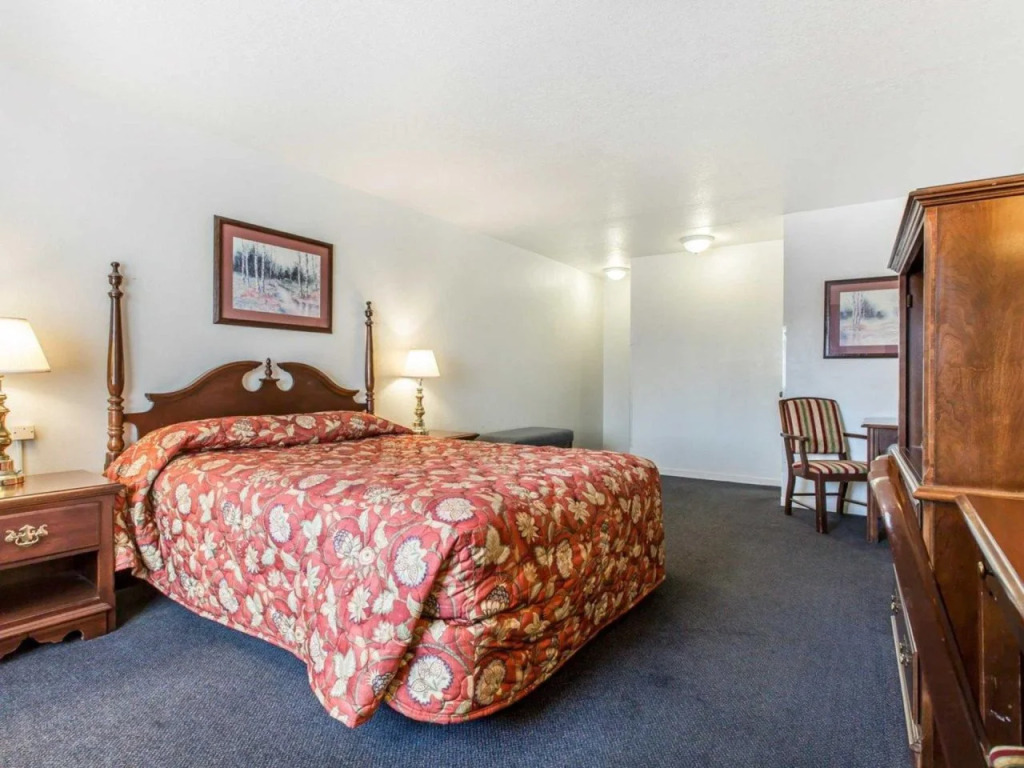 Rodeway Inn North Redding