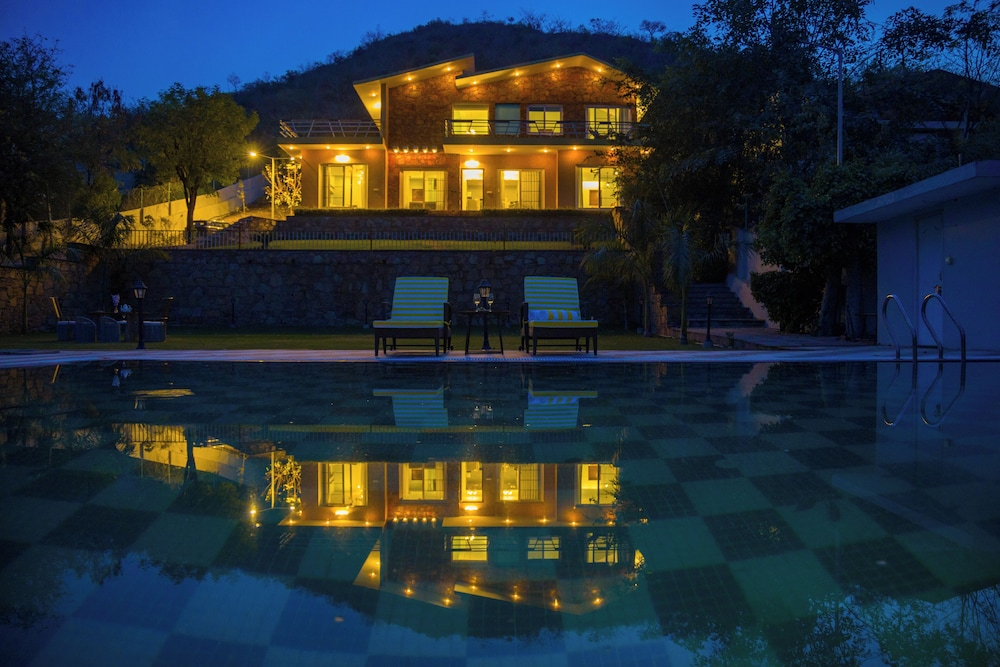 ELIVAAS Festiva Mansion 3 BHK Villa