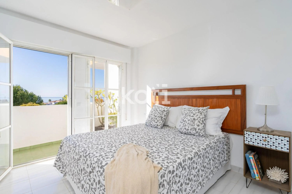Lovely Loft with swimming pool and sea views Koti Rentals