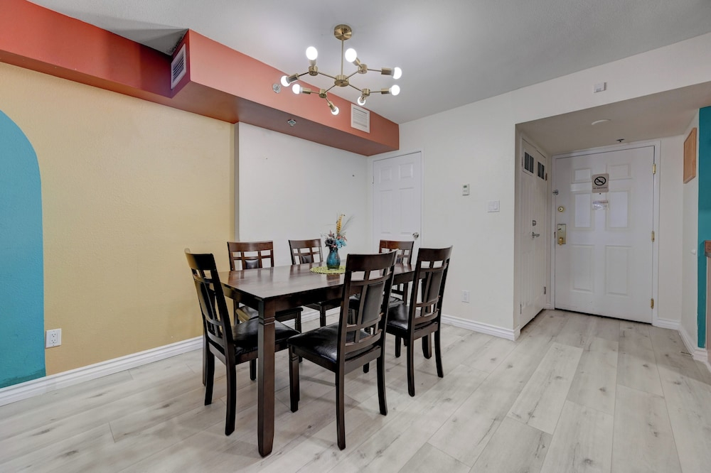 STS 1160 On Strip Sleeps 16 No Resort Fee