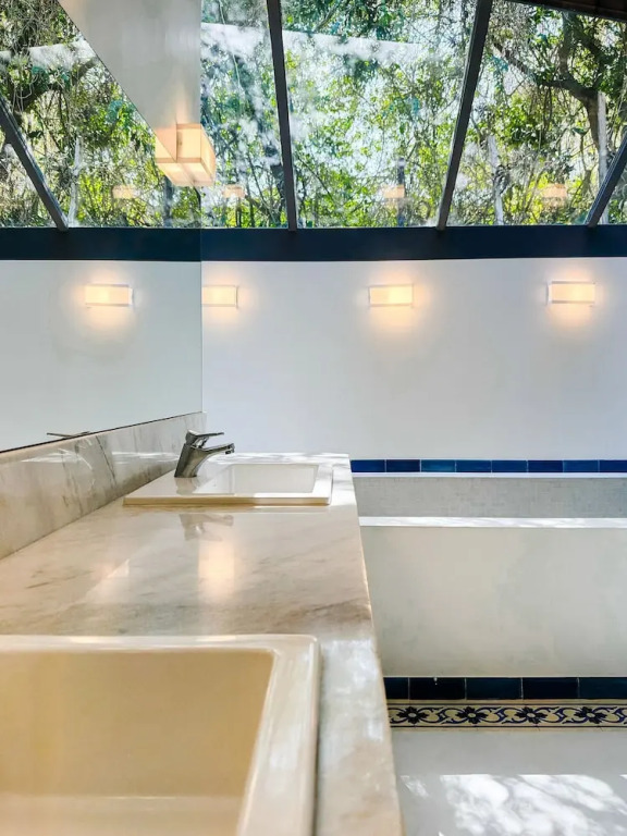 Casa térrea com piscina e cozinha de cinema | Granja Viana