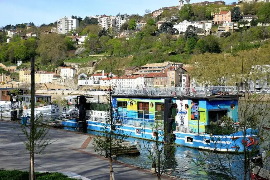 Studio Peniche au coeur de Lyon pour 2 personnes, insolite et calme