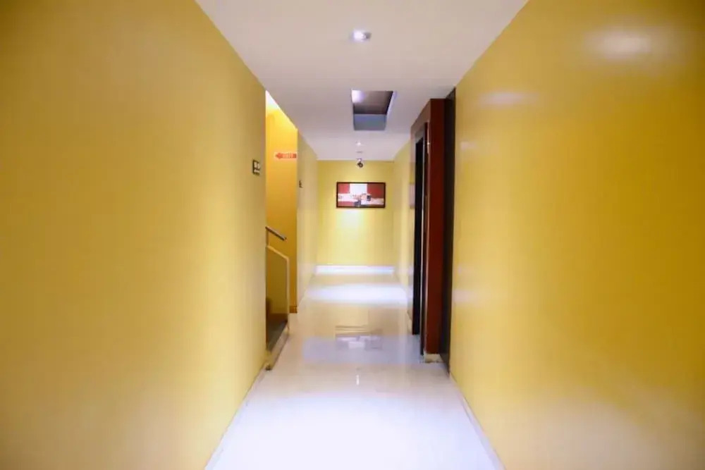 OYO 6002 Avezeekaa Corporate Residency