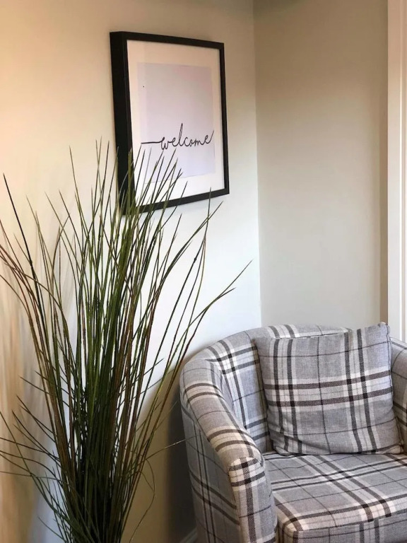 The Wheatsheaf Pub, Kitchen & Rooms