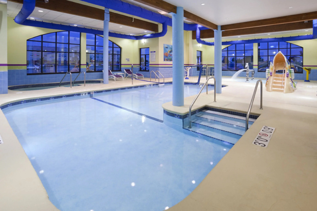 Holiday Inn Exp Stes Rogers by IHG