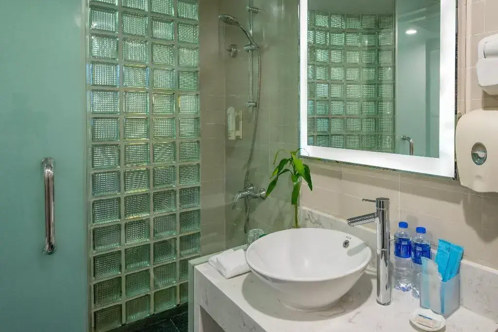 Holiday Inn Shanghai Jing'an by IHG