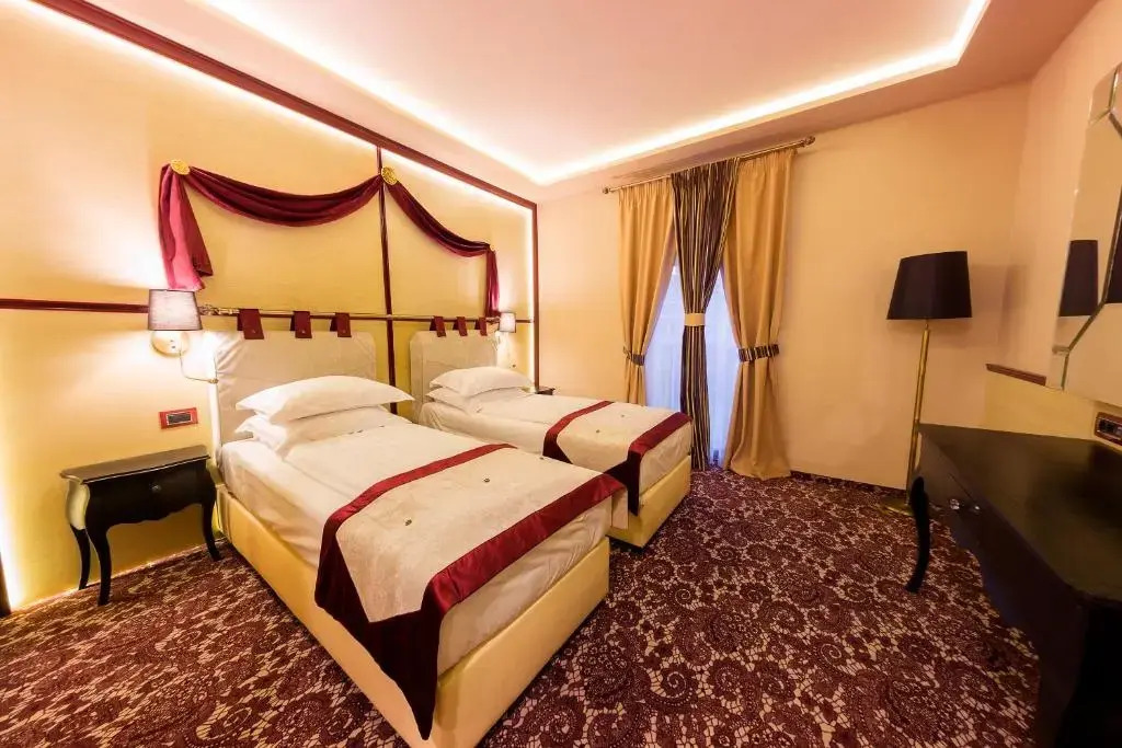 Domeniile Martinutzi - Hotel Cardinal