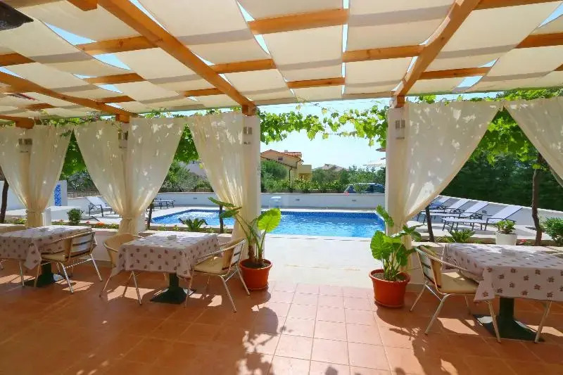 Pansion Villa Bok