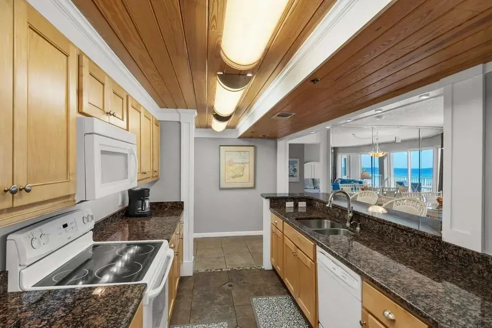 Gulf Front Living Room And Master Suite! Sleeps 8