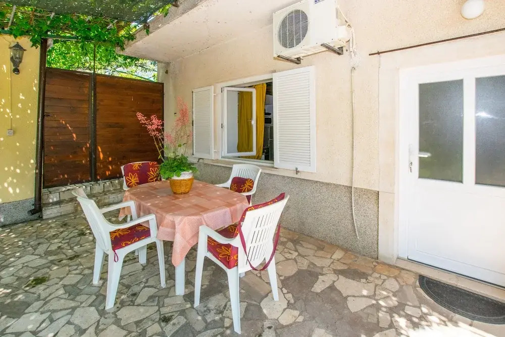 Pleasant 4 person apartment Ana