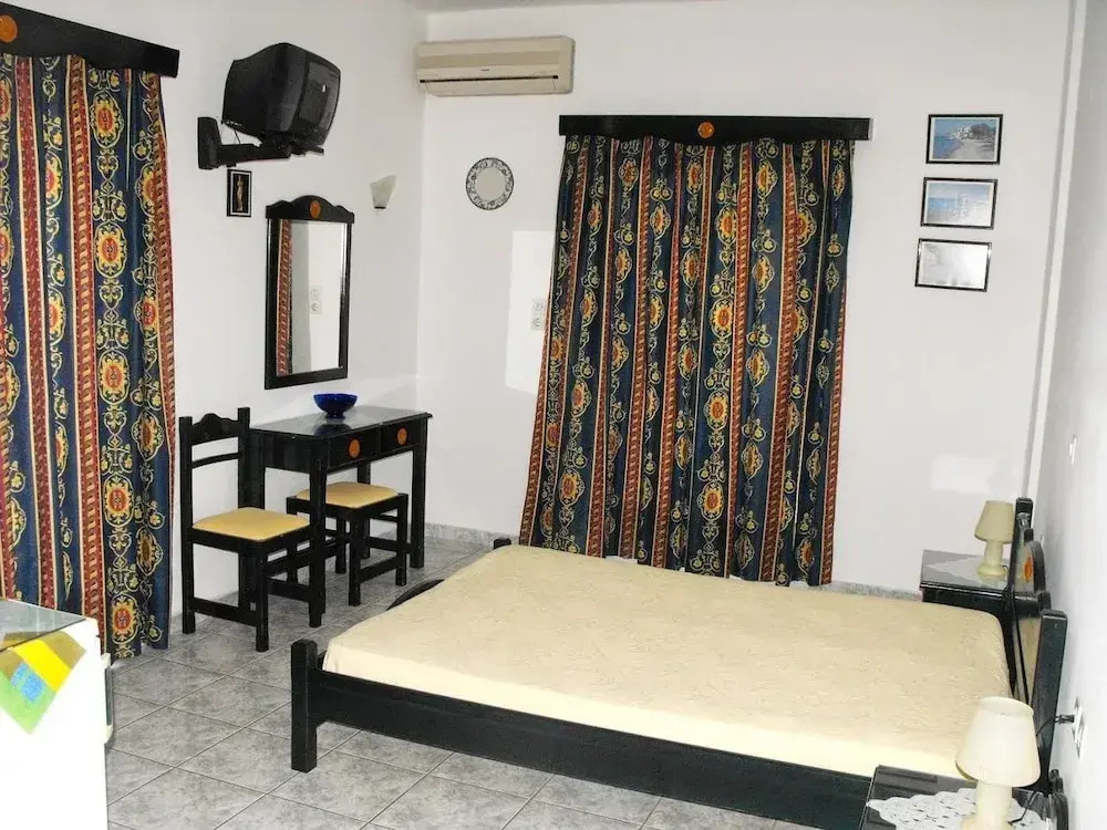 Anna Zisimos Rooms