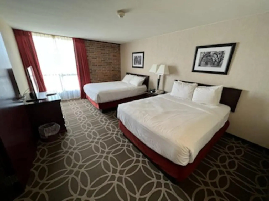 Hotel Lotus Kansas City Merriam