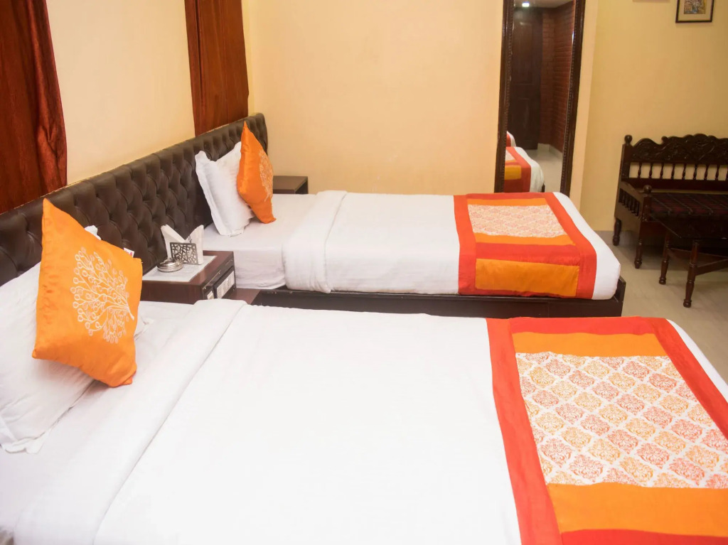 OYO 7533 Rossa Hospitality CL 164