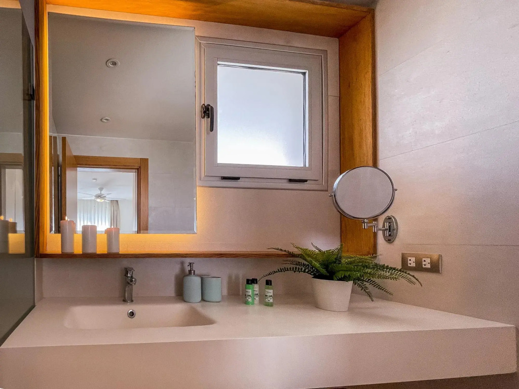 Gorgeous apartment steps from the beach.  B3