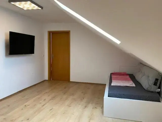 Monteurwohnung mit 3 Schlafzimmern, 5 Einzelbetten, 80qm, EG, zentral Freyung