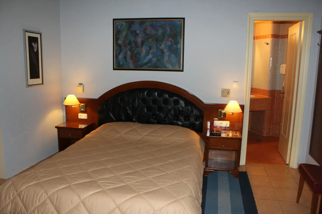 Exis Hotel