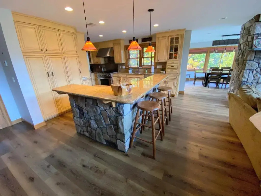 M1 Luxury home a short walk from the Mount Washington Hotel AC heated floor stunning views